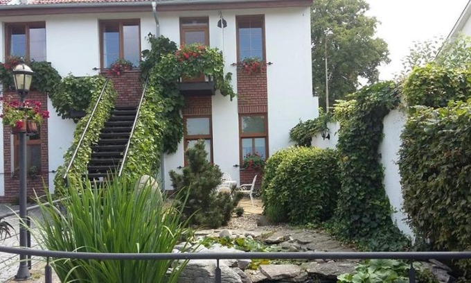 Lazne Bohdanec House | Pension Art
