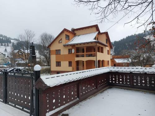 Fundu Moldovei House | Pensiunea Adela