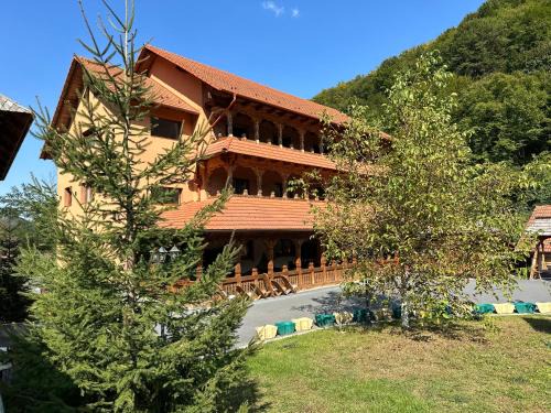 Cugir Hotel | Pensiunea Casa Suciu