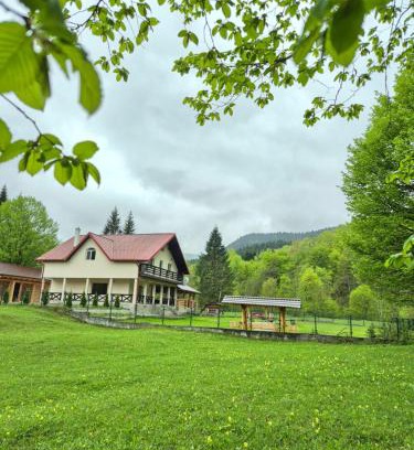 Tarcau House | Pensiunea Poiana Cerbului