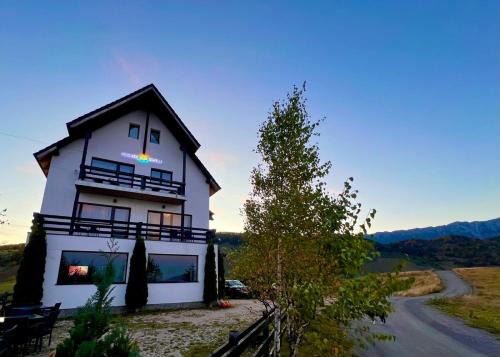 Sirnea House | Pensiunea Soarelui