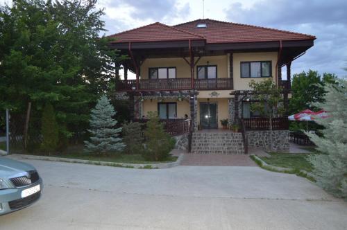 Barnova House | Pensiunea VisAventura