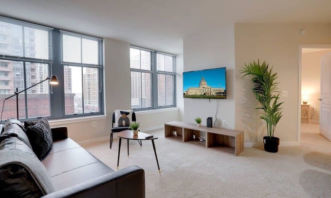 Aurora Highlands Apartment | Pentagon City Urban Getaway