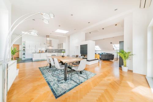 Funfhaus Apartment | Penthouse apartment - Sauna - Terrasse - Kamin - AC