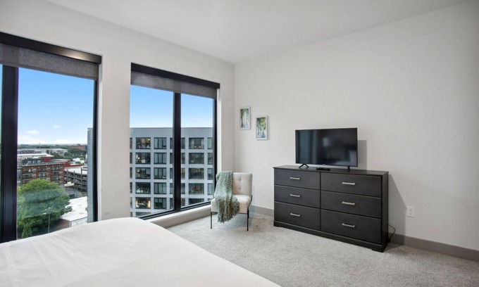 Home Park Apartment | Penthouse Apt in West Midtown