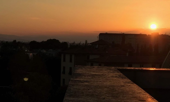 Novoli - San Donato Apartment | Penthouse Bliss: Sunlit Terrace & Authentic Tatami Bed