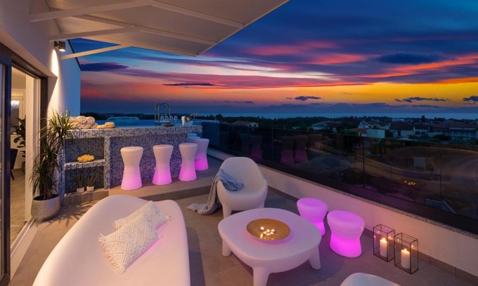 Mali Maj Apartment | Penthouse Blue Horizon- a luxury penthouse with infinity pool, hot tub and sea views!