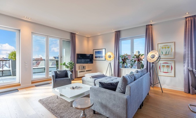 Zentrum Apartment | Penthouse Horizont vacation apartment in Husum for up to 4 people
