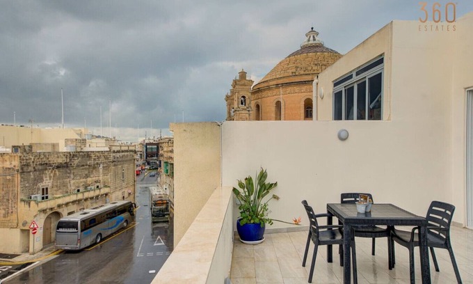 Mosta Apartment | Penthouse in Mosta with city views & terrace!