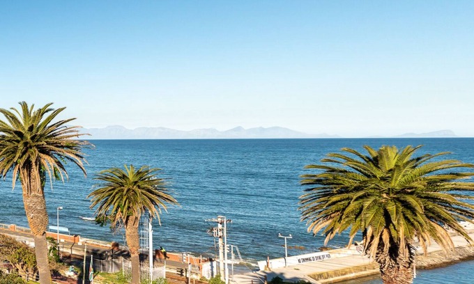 Kalk Bay Apartment | Penthouse in The Majestic Village, Kalk Bay