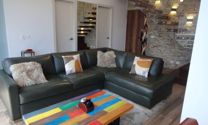 Buenos Aires Condo | Penthouse Medellin: 1 block to metro and zona viva