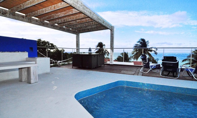 Parque Apartment | PentHouse Ocean views, Top-Roof Pool,10 Steps to Beach, Groups, max.9 2bed/2bath