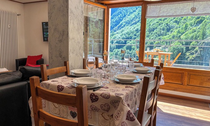 Valtournenche Apartment | Penthouse overlooking charming, quiet, spacious living room, three bedrooms