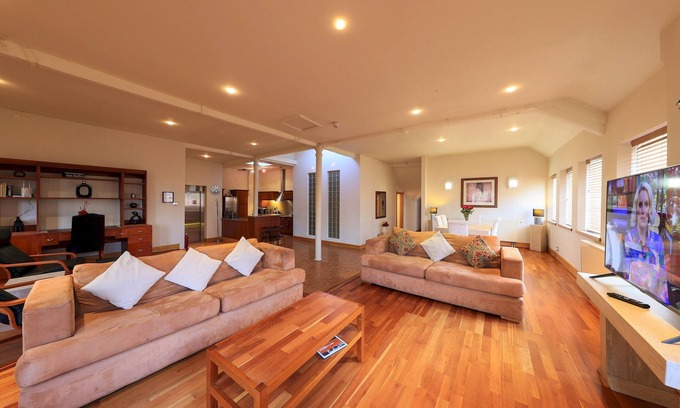 Nottingham City Centre Apartment | Penthouse Stunning Living In The Creative Quarter