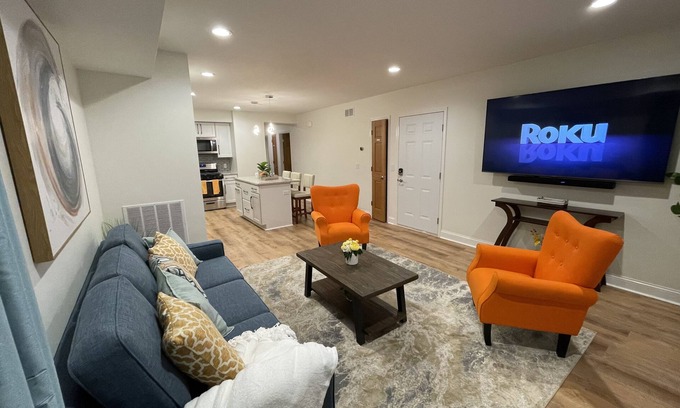 Kutzky Park Apartment | Penthouse Suite—Steps from Mayo Clinic Hospital
