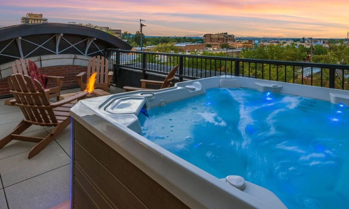 Old Town House | Penthouse w/Mtn Views in the Heart of Old Town