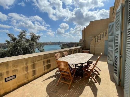 Valletta Apartment | Penthouse w/unique harbour view