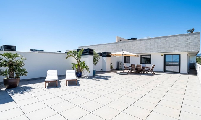 Roques Daurades Apartment | Penthouse with private solarium and pool sea views