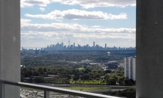 Henry Farm Condo | Penthouse with parking, pool, saunas, fitness room, BBQ area and indoor carwash.