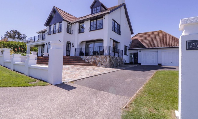 Martin Cottage | PENTIRE HOUSE, pet friendly, luxury holiday cottage in Kingsdown