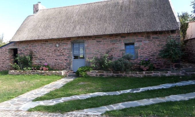 Treogat Cottage | Penty, thatched cottage 2.5 km from the sea