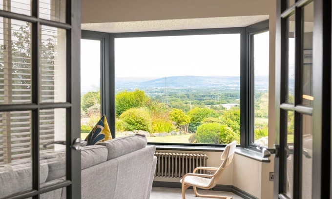 Llanfairpwllgwyngyll House | Penyrorsedd - Scenic holiday home