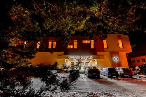 Martin House | Penzión Ľadoveň SKVELÁ KUCHYŇA A RODINNÁ ATMOSFÉRA