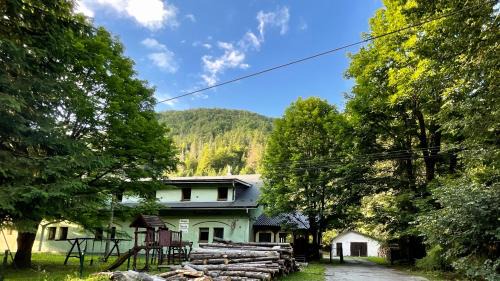 Stratena House | Penzión Borovica Stratená