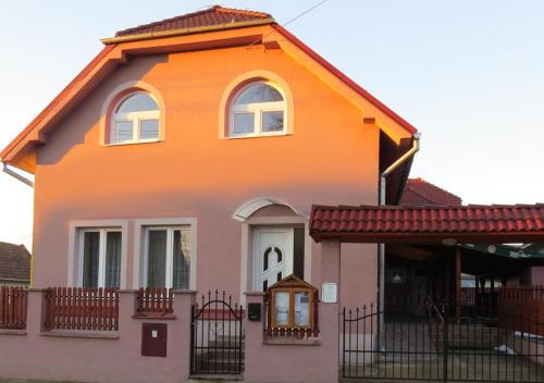 Hokovce House | Penzion - Peri