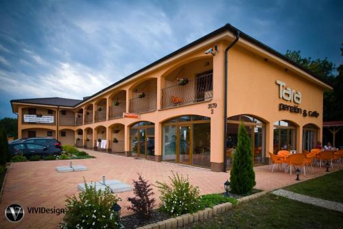 Velky Meder House | Penzion Tara