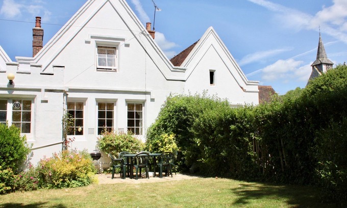 Compton Cottage | Pepper Pot Cottage , Compton - a cottage that sleeps 6 guests in 3 bedrooms