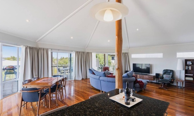 Peppermint Grove Beach House | Peppy Harmony House Coastal Calm on Geographe Bay