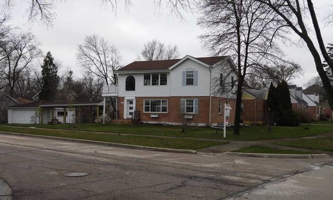 Lombard House | "Perception" . 6BR/Sleeps 18 Game On