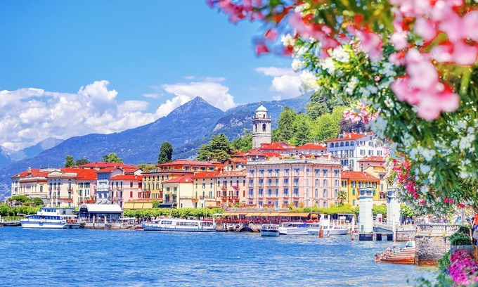 Riva Villa | Perched above the gleaming waters of Lake Como