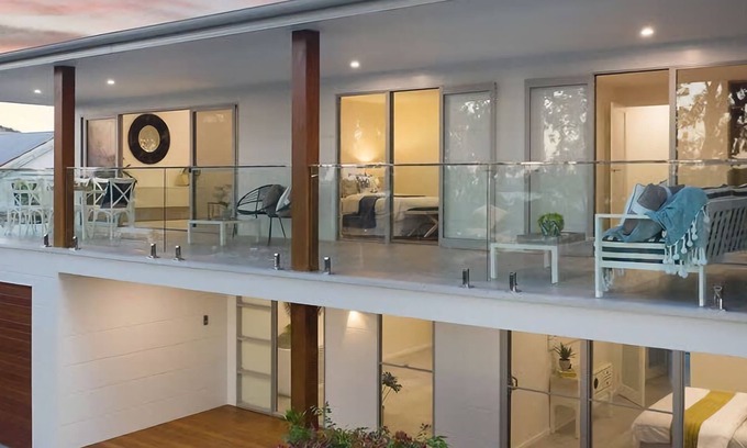 Budgewoi House | Perfect Beachhouse Lakes Surf at your Feet