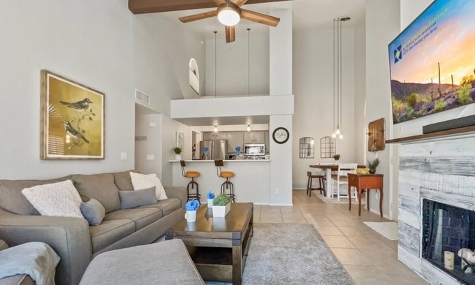 Chandler Condo | Perfect Chandler Getaway – Cozy Condo in the Heart of the East Valley!