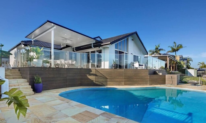 Sorrento House | Perfect Escape Waterfront Central - 4BR, Pool