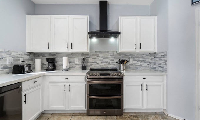 Glenhurst House | Perfect Extended Stay-Displaced Homeowners/Relo