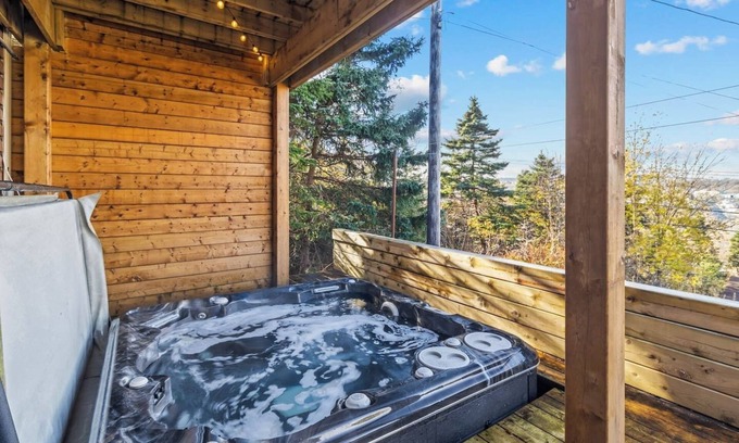 Terra Nova House | Perfect Family Getaway with Hot Tub