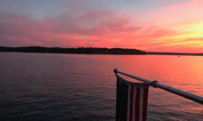 Moratuck Manor House | Perfect Family getaway with main lake views & private beach-dog friendly