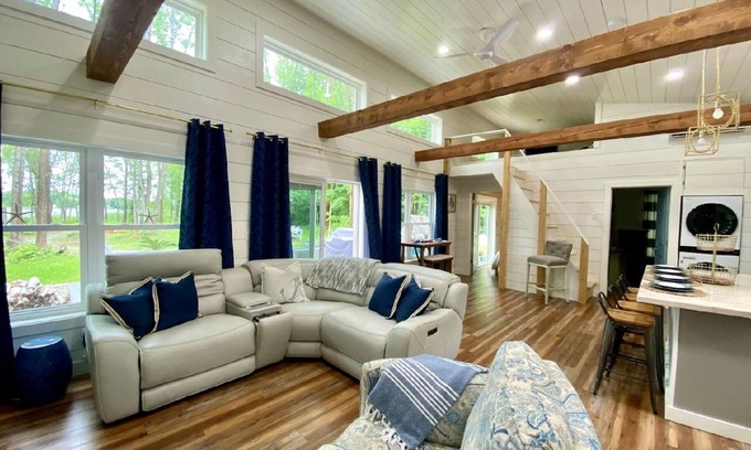 Newport Cottage | Perfect Family getaway on Lake Sebasticook