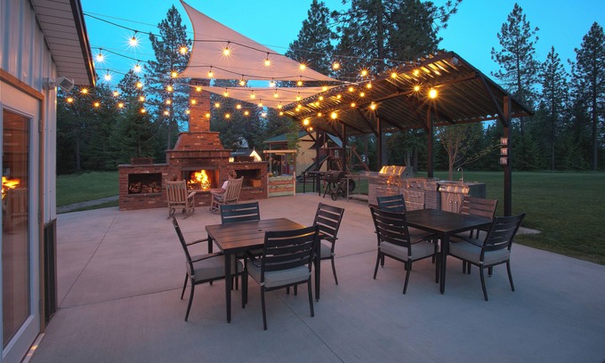 Athol House | Perfect for corporate retreats, family reunions. Near Silverwood. Sleeps 38!