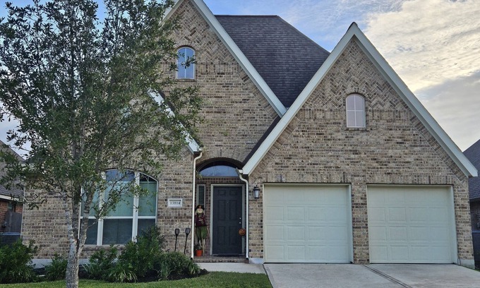 Houston House | Perfect for families, near Houston, Medical Center, NASA, Gulf Coast! Pets OK.