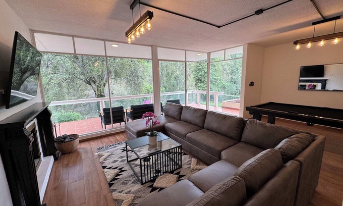 Naucalpan House | Perfect for Groups, Large Garden, Exclusive Suburb