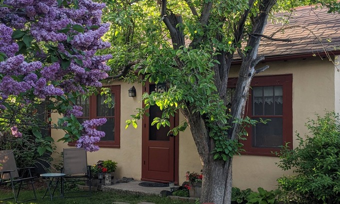 Gardiner Cottage | Perfect for two! Less than half mile from Yellowstone. 'Downtown' location.