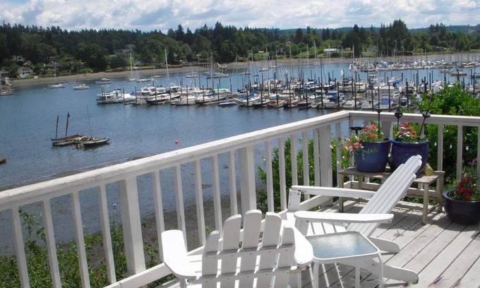 Burley House | Perfect Getaway: Yacht Club Waterfront Luxury Beach House