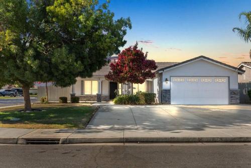 Pumpkin Center House | Perfect Home for Work or Relaxing Vacation