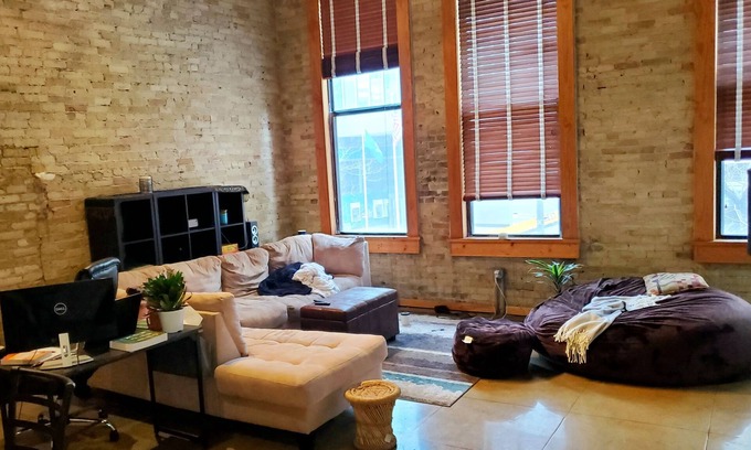 East Town Condo | Perfect Location! Beautiful Interior Spacious Condo!
