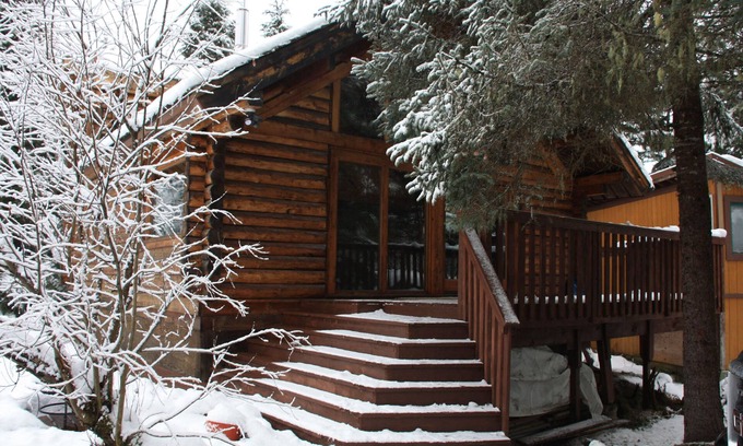 Alyeska Cabin | Perfect Location! Cozy And Quiet Log Cabin; Walking Distance To Ski Lifts!