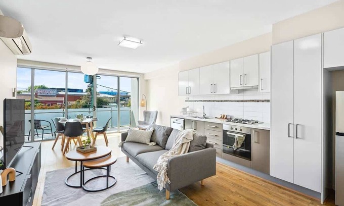 McKinnon House | Perfect Location! Cozy Townhouse McKinnon Station